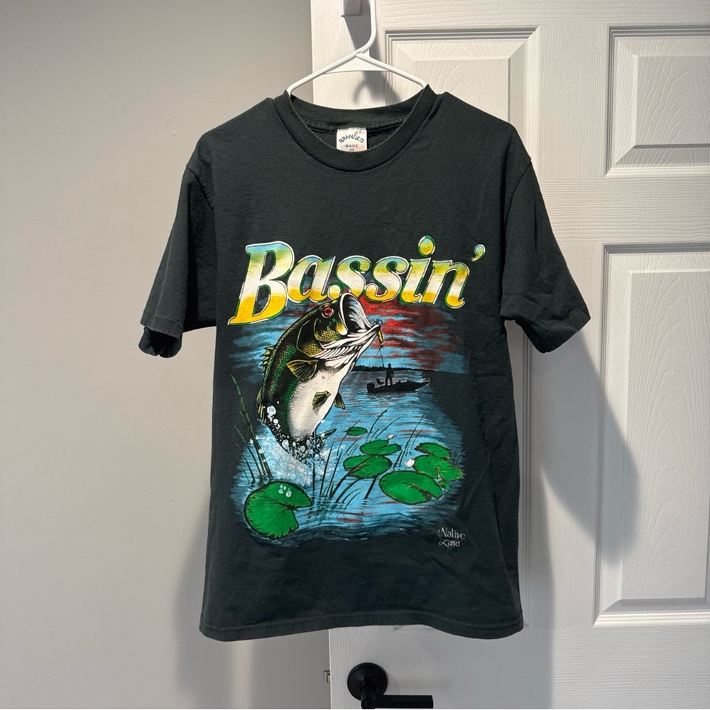 Vintage Bassin Fishing T-Shirt Mens Medium Vibrant Graphics Native Land Branded